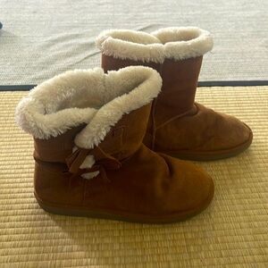 Women’s fleece lined boots